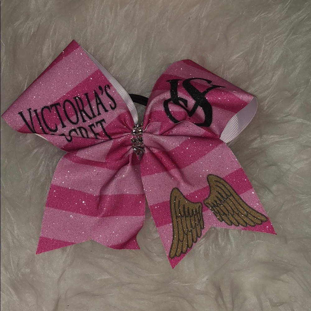 Cheer bow